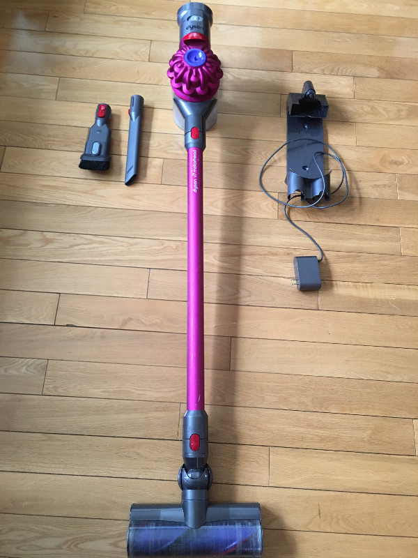 Dyson V7 Cordless Stick Vacuum Cleaner in Vacuums in Mississauga / Peel Region