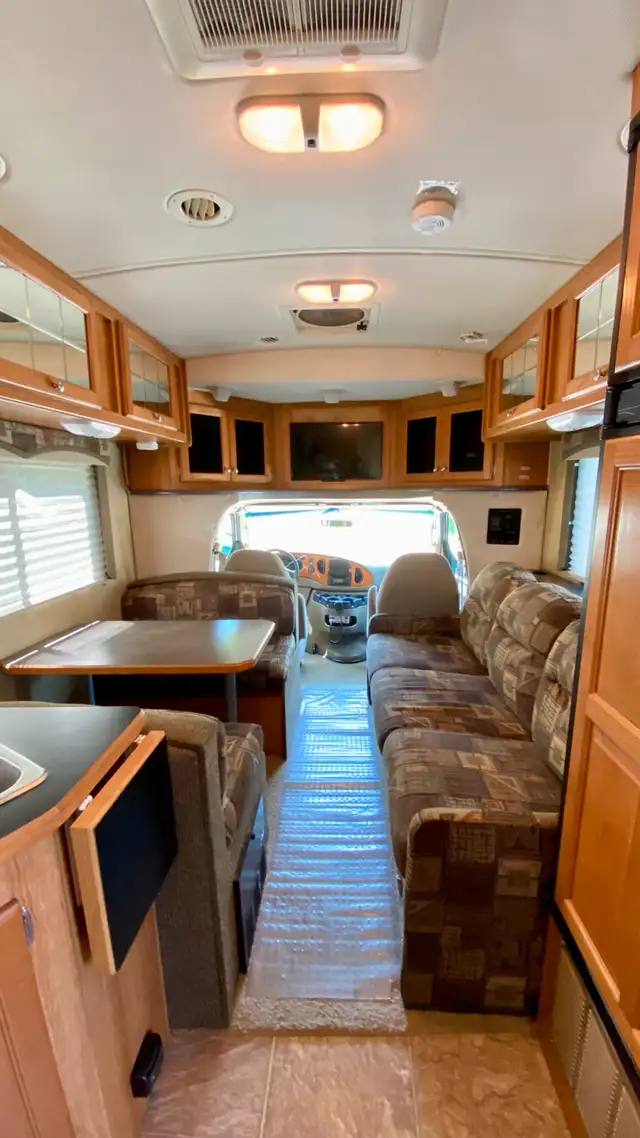 VR Motorisé Trail-Lite in RVs & Motorhomes in Québec City - Image 10