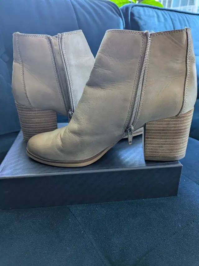 Aldo Ankle Boots Size 8 in Women's - Shoes in Calgary - Image 7