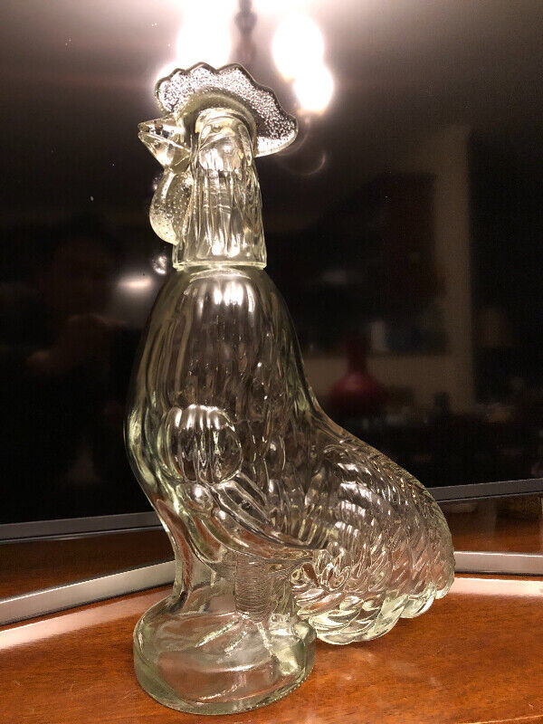 Oversized embossed thick glass rooster liquor decanter 17.5”tall dans Décoration intérieure et accessoires  à Ville de Montréal