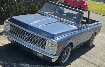 This classic Chevrolet Blazer is a vintage that captures the iconic style of its era. It shows signs...