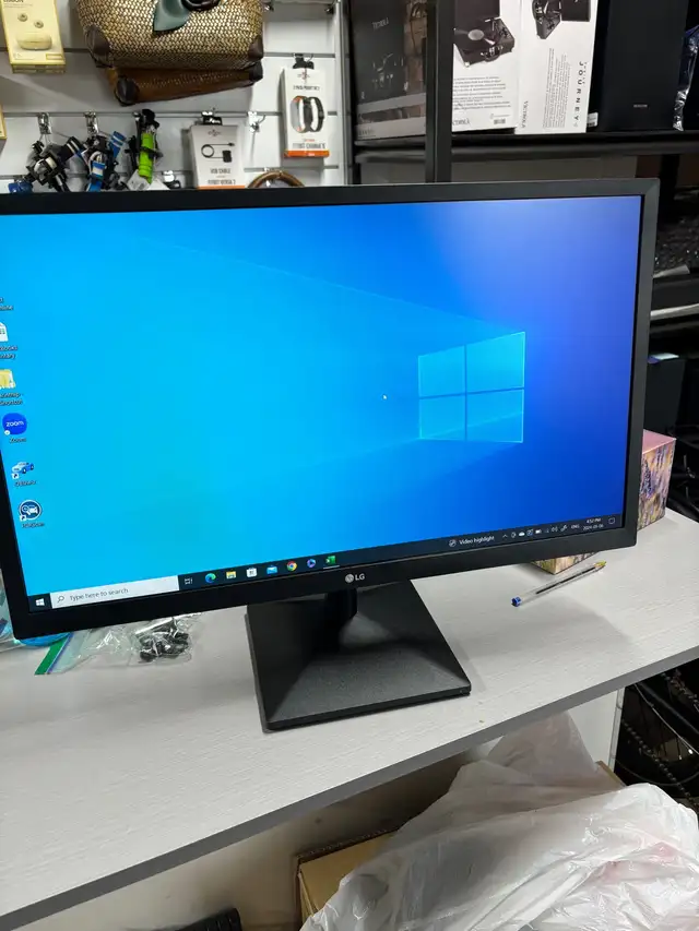 LG  24MK430H-B 24''  in Monitors in Cambridge - Image 2