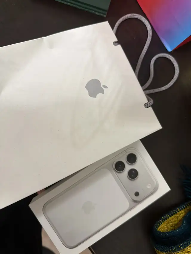 iPhone 17 pro 256gb in Cell Phones in Oshawa / Durham Region - Image 2