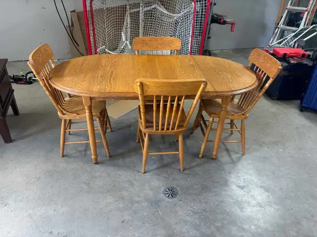 Dining Table and 4 Chairs in Dining Tables & Sets in City of Halifax - Image 2