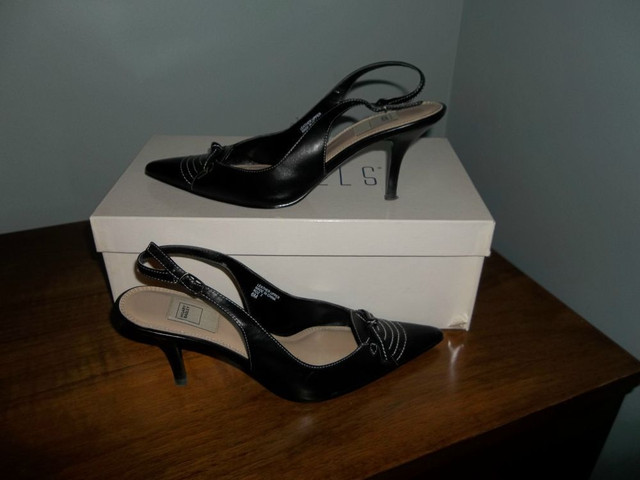 SOULIER OU SANDALE Hilary Radly dans Femmes - Chaussures  à Trois-Rivières - Image 3