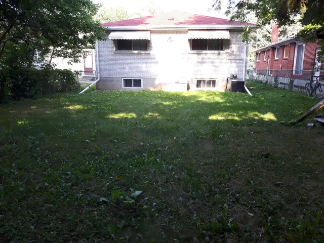 Room near Yonge/ Finch in Ontario in Canada - Image 9