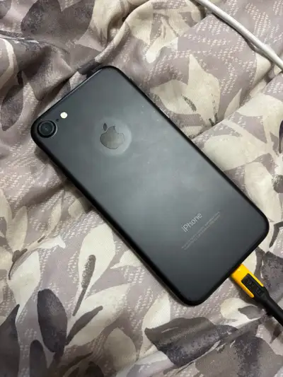Iphone 7 - 32GB Black, View more
