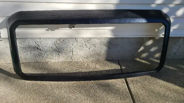 2011-16 Ford Super Duty Grill Surround in Auto Body Parts in Edmonton - Image 2