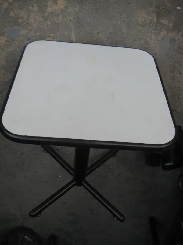 FS: a good size stylish office desk, other small items in Desks in Ottawa - Image 3