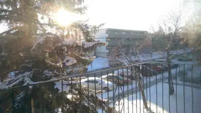 Spacious 1 bedroom Suites available in Sunalta. The building is centrally located with walking dista...