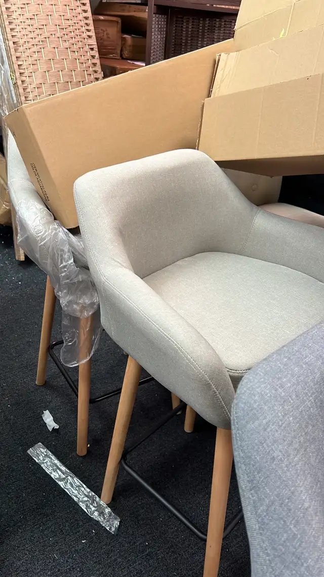 lots of bar stools in Chairs & Recliners in Markham / York Region - Image 7