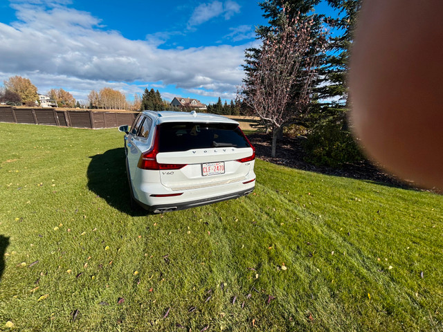 2022 Volvo V60 Cross Country in Cars & Trucks in Calgary - Image 2