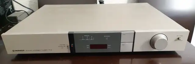 Vintage Pioneer F-5   AM/FM Tuner  tested and working in Stereo Systems & Home Theatre in Oshawa / Durham Region - Image 3
