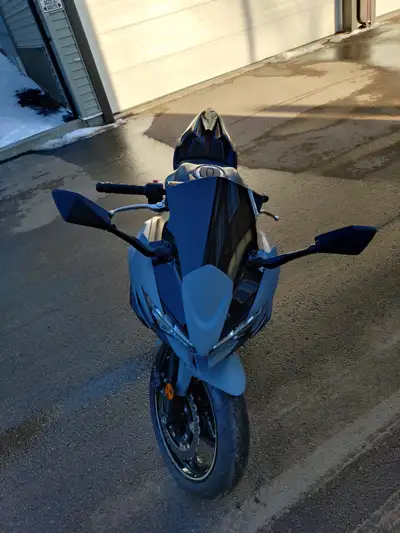 For sale: Kawasaki Ninja 650, 2024 year, only 5120km. Equipped: - black windscreen - rear seat cowl...