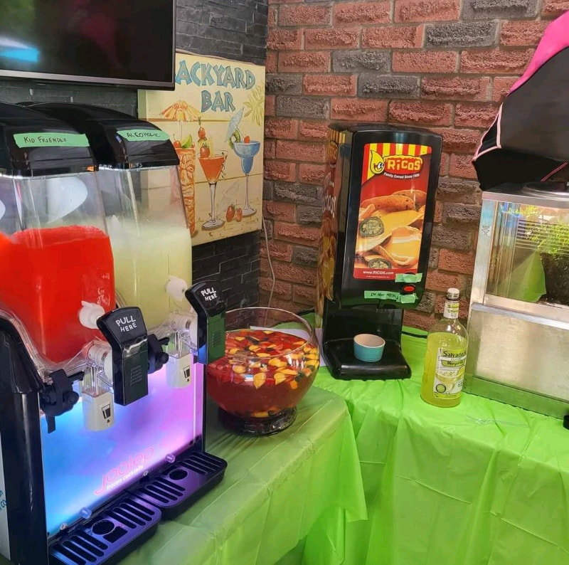 SLUSHIE/ICE CREAM/BALLOONS/COTTON CANDY Food & Catering Oakville