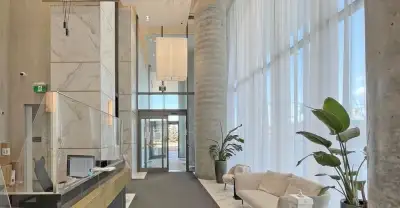 Like New 2+1 Bedrooms Condo with 2 Full Bathrooms provides relaxing ambience for 2 + adult room mate...