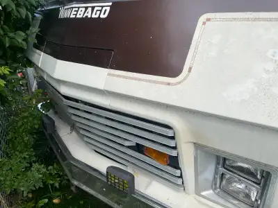 27 ft , new tires, was sitting on lake lot for many years. Some interior roof damage from a leak tha...