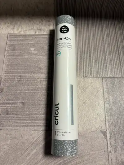 1 rouleau thermocollant glitter Cricut argent 5 pieds, View more