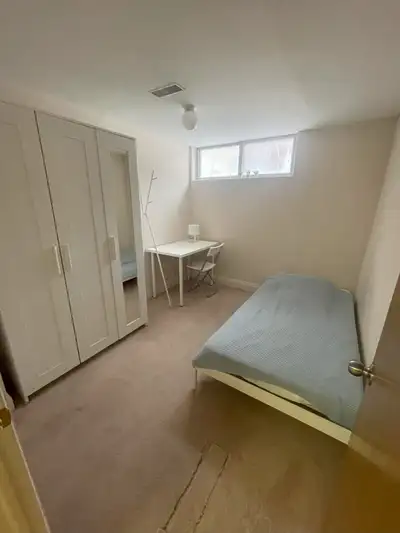 • A private room in a two-bedroom apartment • North York • Furnished • 5-minute walk to the bus stat...
