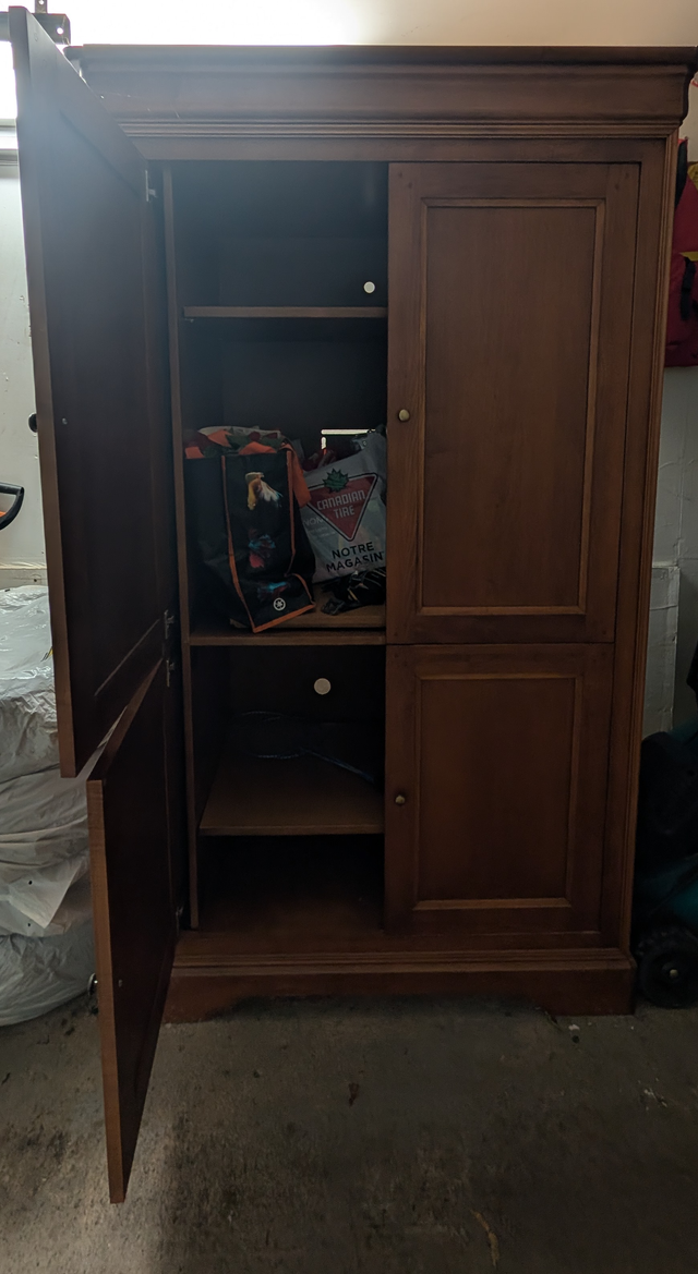 Wooden cabinet/ Armoire en bois in Dressers & Wardrobes in Longueuil / South Shore - Image 3