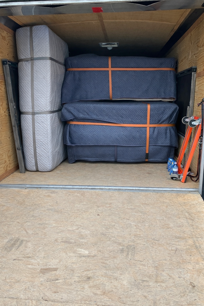 Local Ontario SMART Movers all around GTA AREA AND BEYOND Premium smart MOVING services , THE MAN PO...