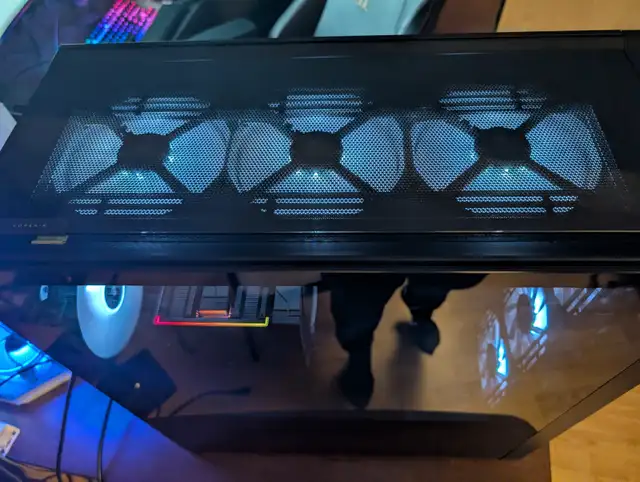 Corsair iCUE 7000X RGB Tempered Glass PC Case in System Components in Kitchener / Waterloo - Image 4