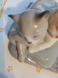 snuggle cats figurine pottery