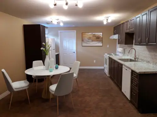 South Central: Kenilworth 900 sq ft Legal Unfurnished BASEMENT SUITE (east of Bonnie Doon). 10 min t...