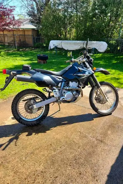 2009 drz400s 37,500km Runs great, well maintained Mature rider Needs nothing for safety Just changed...