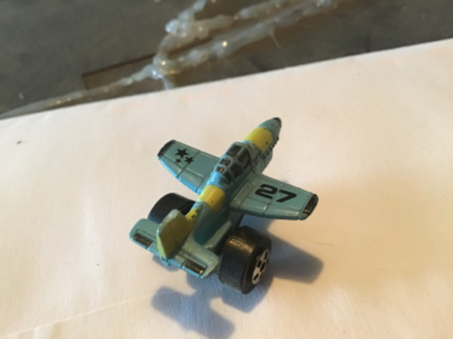 Avion spitfire miniature micro machines style 1943 dans Loisirs et artisanat  à Lévis - Image 2