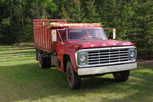 Selling 1976 Ford F600 with Hydraulic tilt box