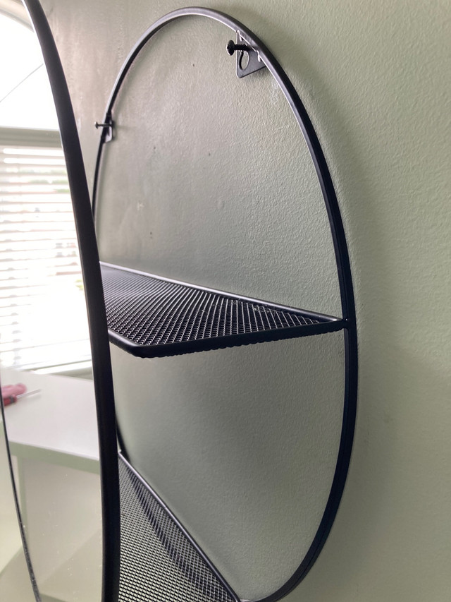 Oval wall mounted mirror  in Home Décor & Accents in Cambridge - Image 3