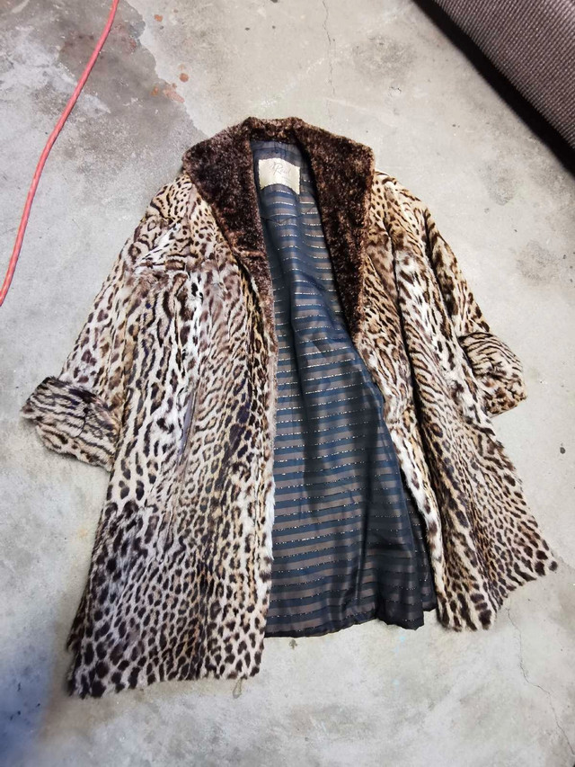 Manteau vintage femme cuir dans Femmes - Hauts et vêtements d'extérieur  à Laval/Rive Nord
