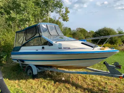 1982 Bayliner with 150 hp mercruiser, comes as seen in the picture. Comes with boat extras.Needs fin...