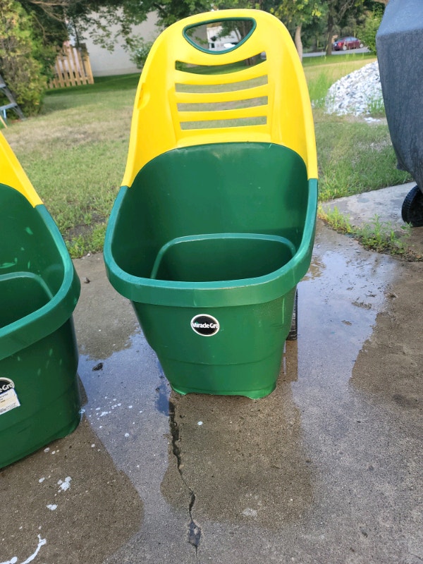 Miracle gro garden trolley (wheelbarrow) Outdoor Tools & Storage
