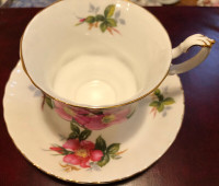 Very pretty Royal Albert teacup/saucer