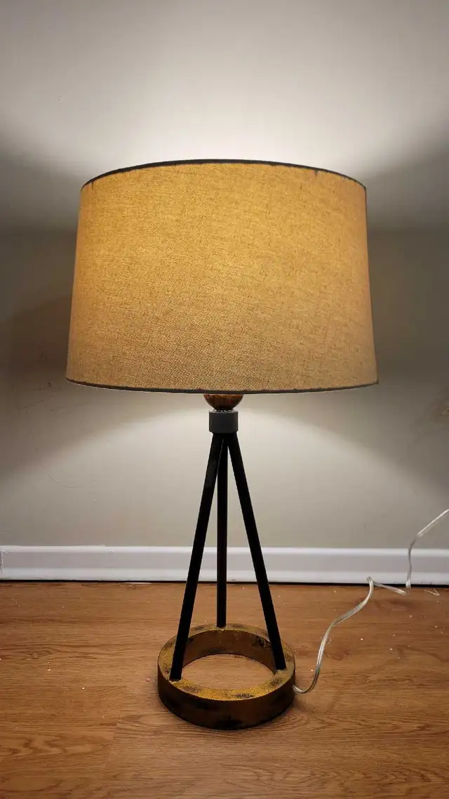 Table Lamp in Indoor Lighting & Fans in City of Toronto - Image 6