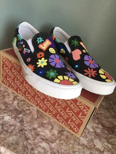 Custom authentic Vans painted similar to “Nike KD easy money 13”. Size 9 men or 10.5 women Worn a fe...