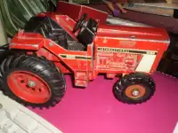 Ertl International toy   tractor 1086