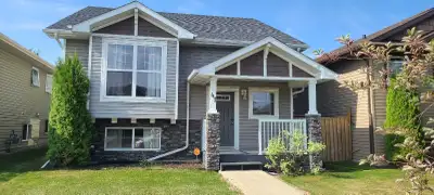 Spacious house for rent in the nice and quiet neighborhood located in Sylvan lake. This house featur...