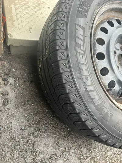 235-65-17. Used on 2020 Lexus NX 300. Good condition. 5x114.3 Bolt pattern. Can be used in Lexus and...