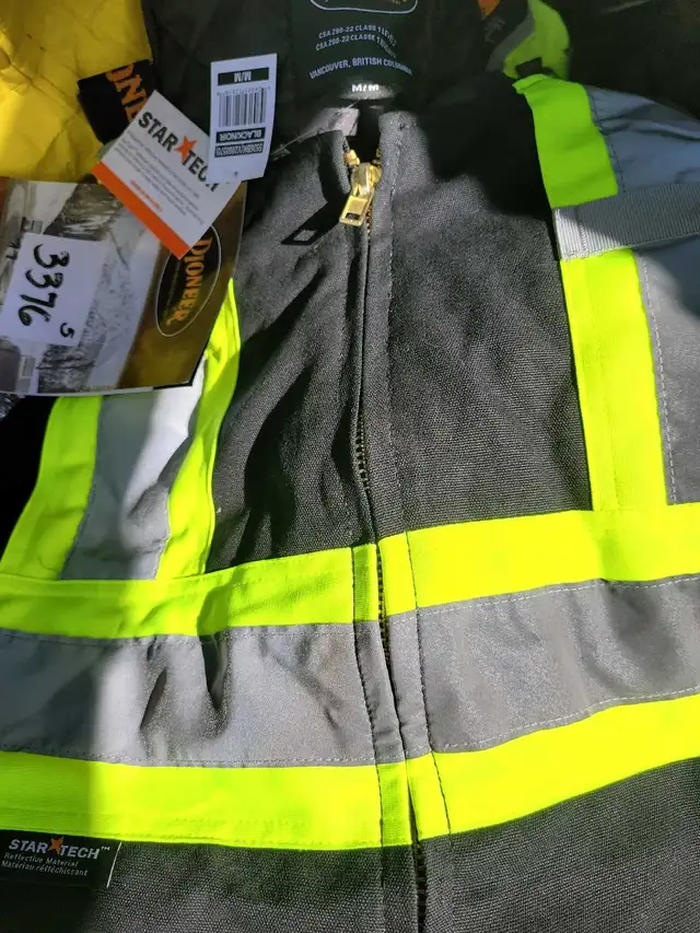 Insulated overall  in Men's in Calgary - Image 2