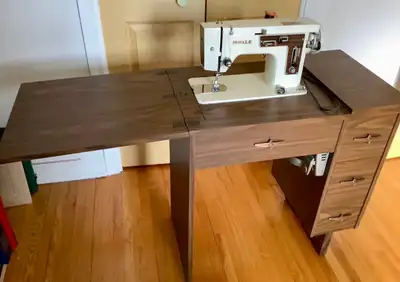 Machine a Coudre White Sewing Machine Model 1268, View more