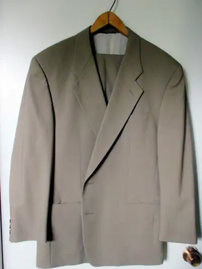 Men’s Vintage Wool Blend Beige Suit Size Large T155 JST19 Men’s Vintage Beige Suit Size – Large……. S...