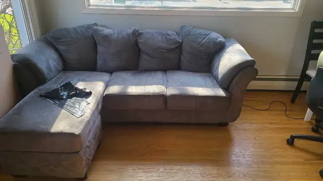 couch and dinning table set in Free Stuff in Kingston - Image 2