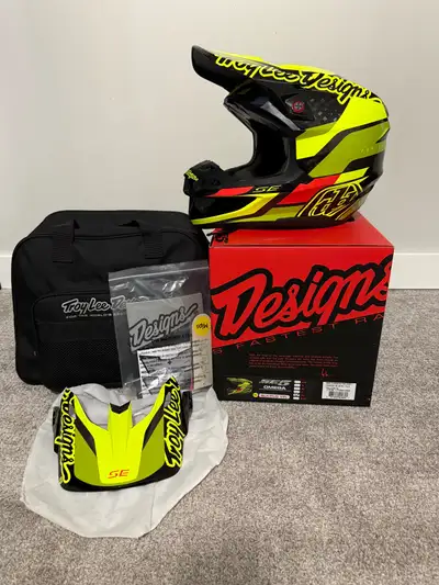 Troy Lee Designs SE5 Carbon  MX Helmet Size XL as NEW, View more