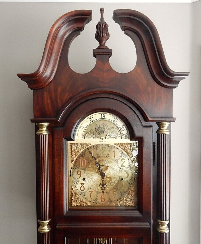 Grandfather Clock in Arts & Collectibles in Chilliwack