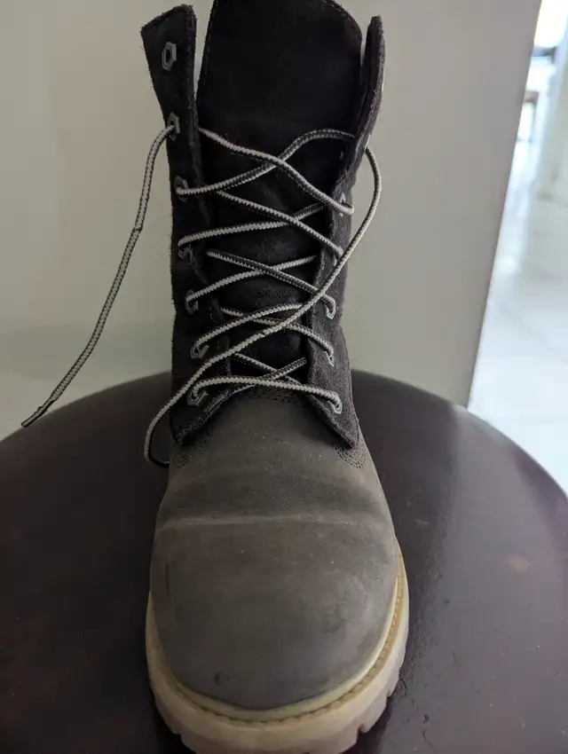 Dark Brown Timberland Boots in Women's - Shoes in Mississauga / Peel Region - Image 3