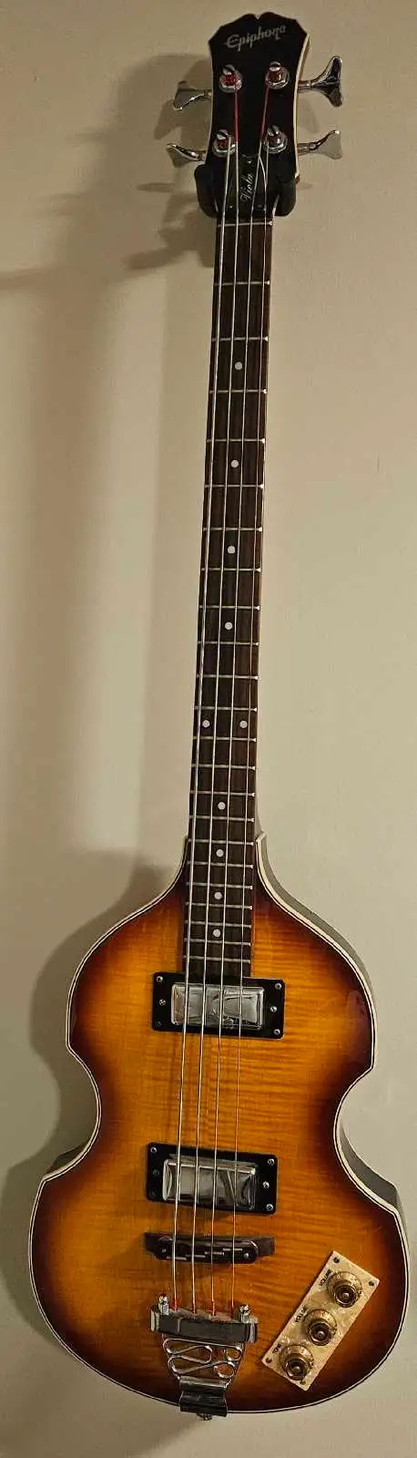 Guitare basse Epiphone Viola + étui rigide in Guitars in Sherbrooke - Image 3