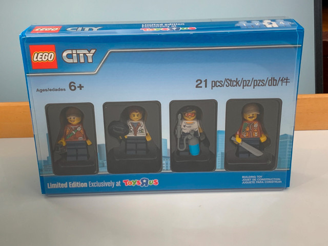 LEGO BRICKTOBER 2017 Minifigures 3/4 - City Jungle #5004940-1 in Toys & Games in Markham / York Region